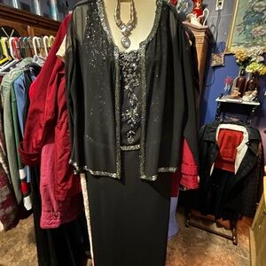 JKARA BEADED BODICE BLACK CHIFFON GOWN WITH JACKET SIZE 16 SCOOP NECK FORMAL